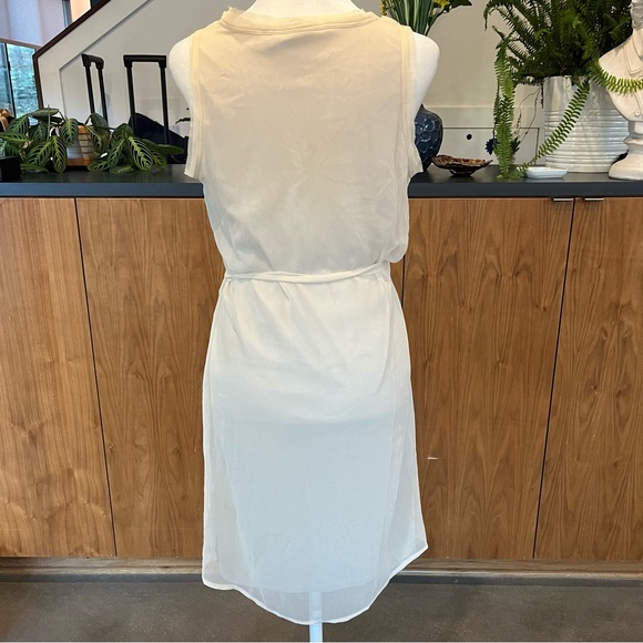 Vera Wang flowy cream colored dress with slip underneath and tie around waist - Picture 4 of 5